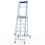 Scala Kompasso Classica pieghevole in alluminio con piattaforma, parapetto e ruote per trasporto facile
